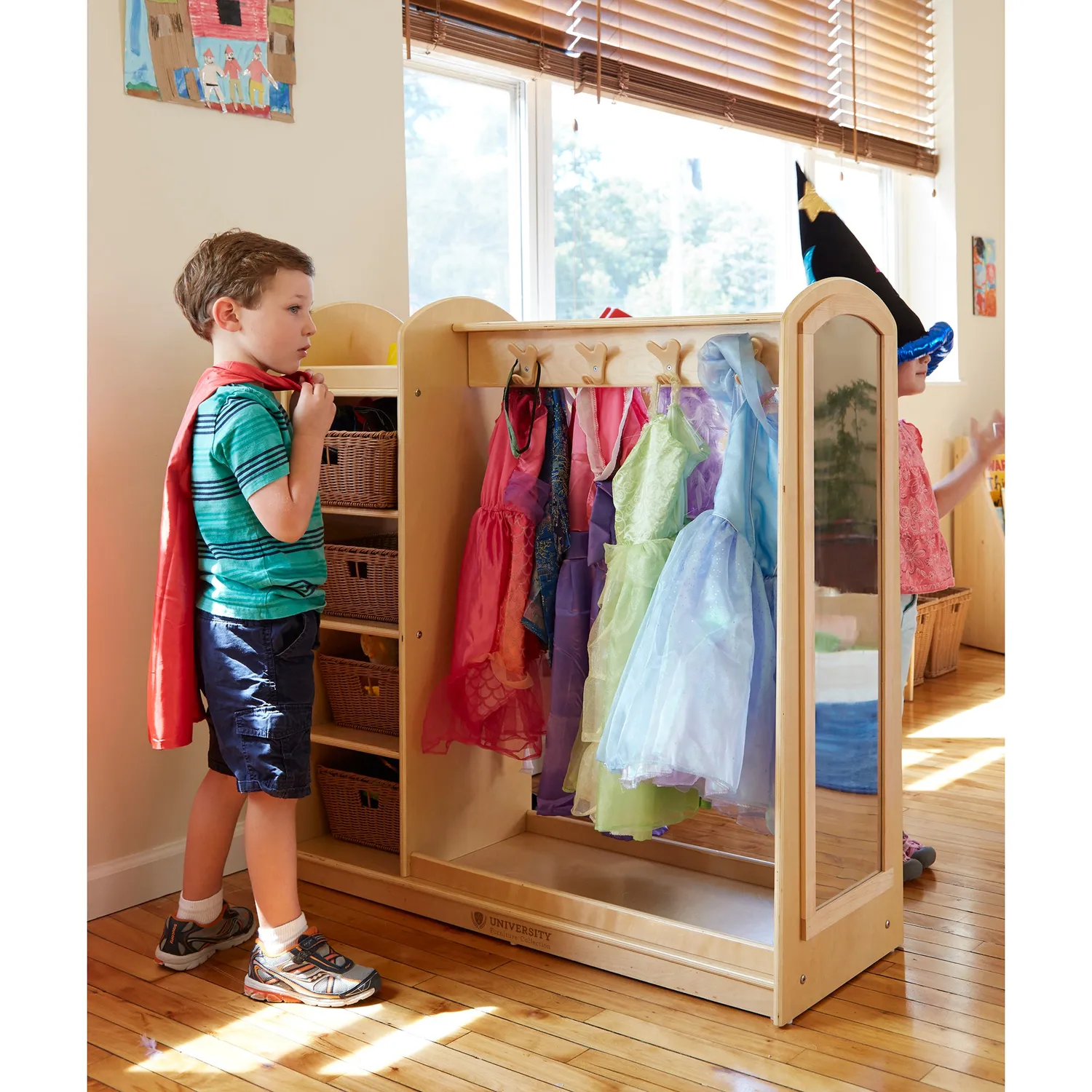 Guidecraft Kids Dress Up Storage verkleedkast berken met spiegel
