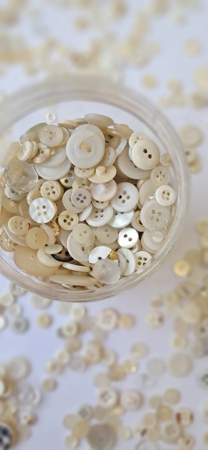 De Potjeskast Knoop Wit pot 750 ml sorteren