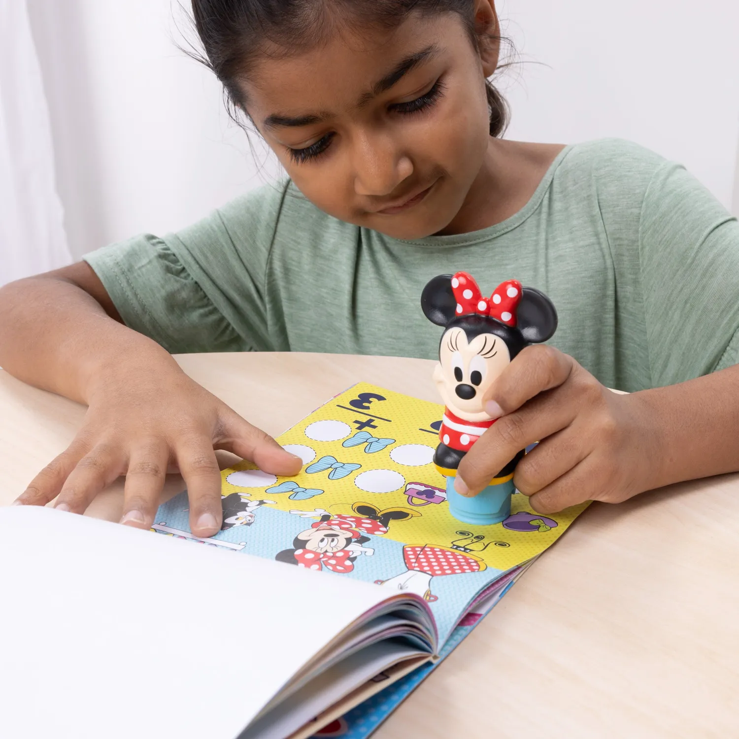 Melissa & Doug Sticker WOW Minnie Mouse stickerset bundle