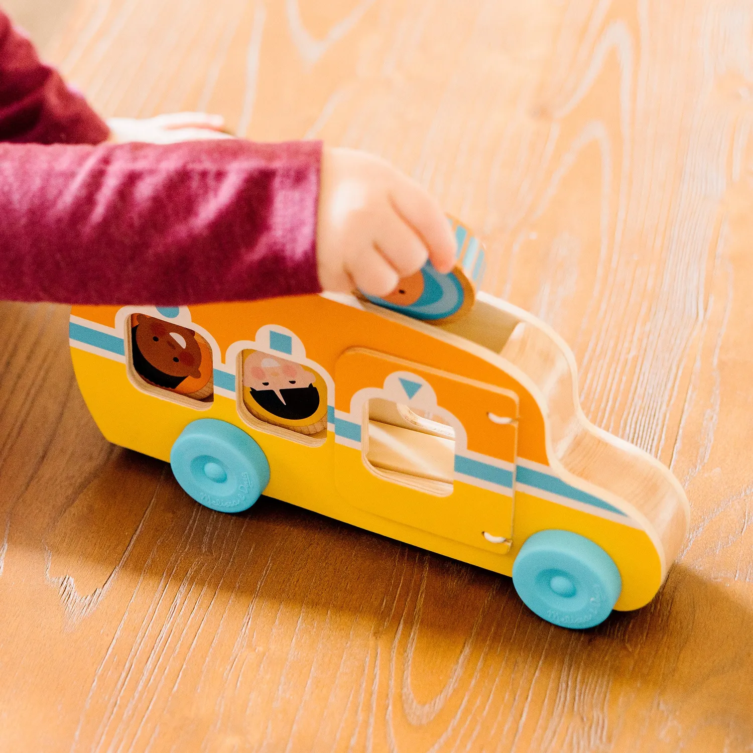 Melissa & Doug GO Tots Roll & Ride Bus houten speelgoedbus