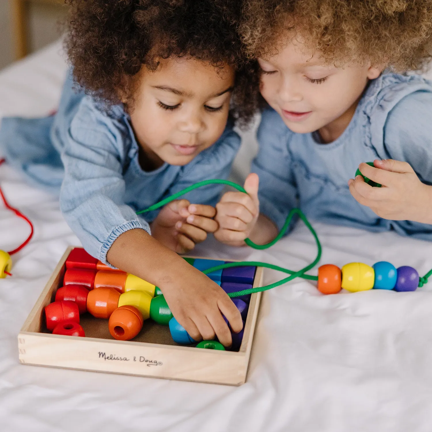 Melissa & Doug Primary Lacing Beads rijgspel 30 kralen