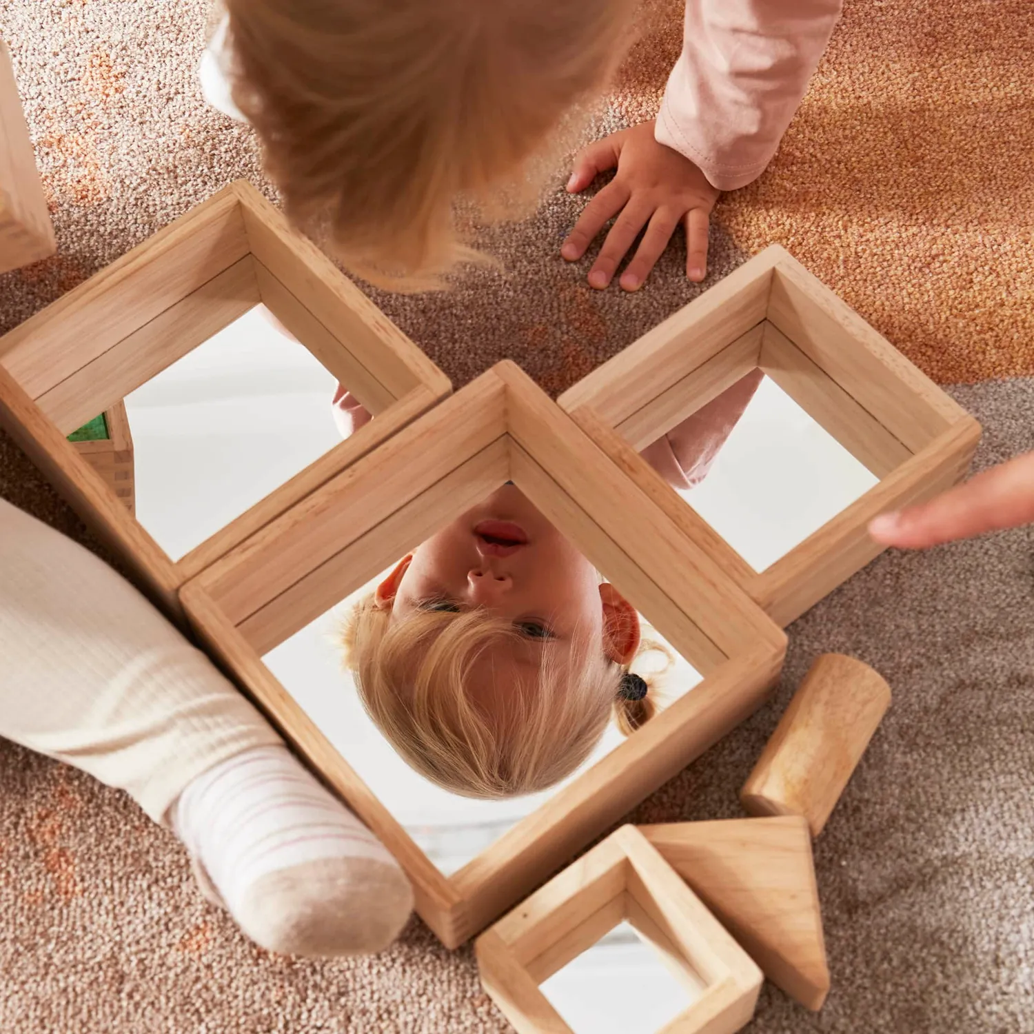 Guidecraft Nesting Pyramid Mirror Set spiegelblokken stapelpiramide