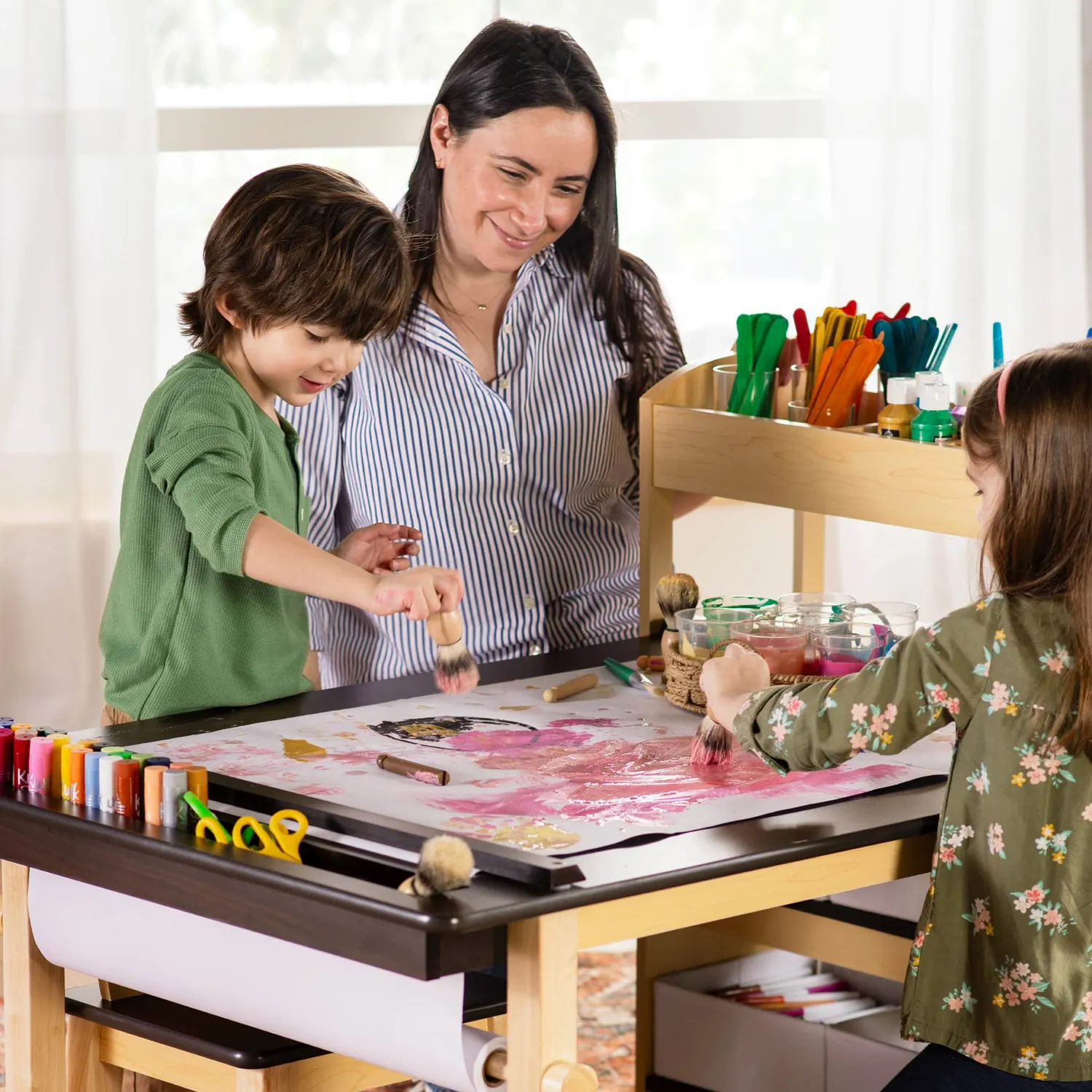 Guidecraft Deluxe Art Center knutseltafel met papierrol