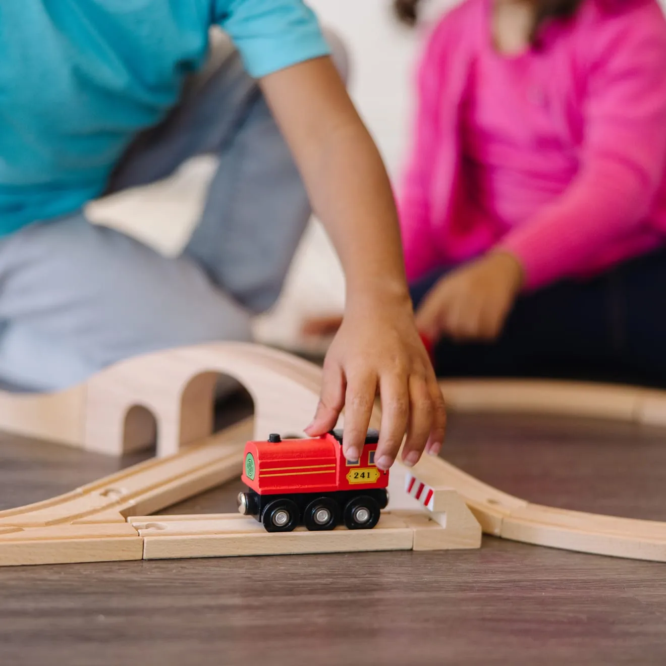 Melissa & Doug Figure 8 Treinset hout 22-delig brug