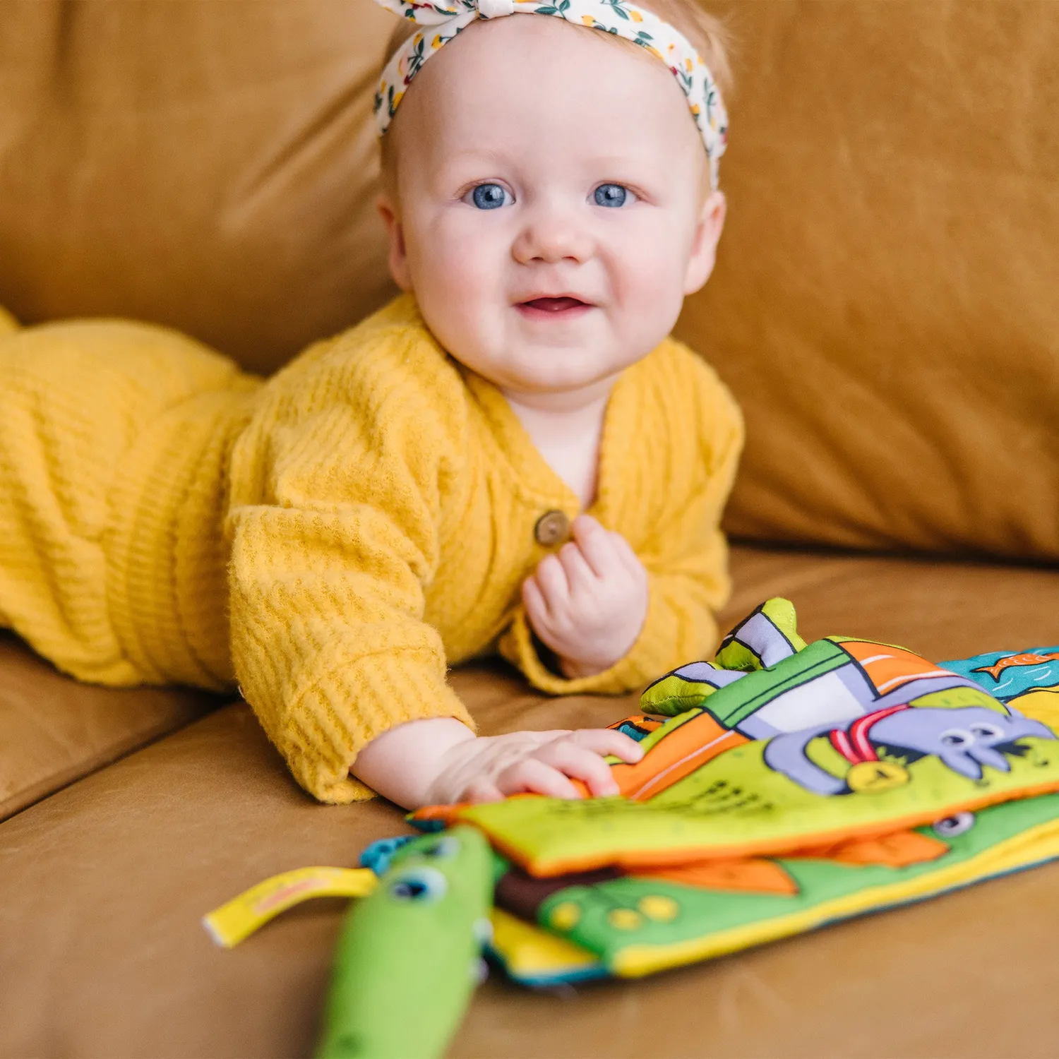 Melissa & Doug Whose Feet stoffen boekje baby 0-12 maanden