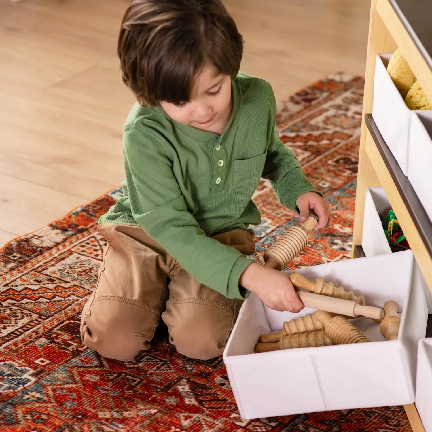 Guidecraft Deluxe Art Center knutseltafel met papierrol