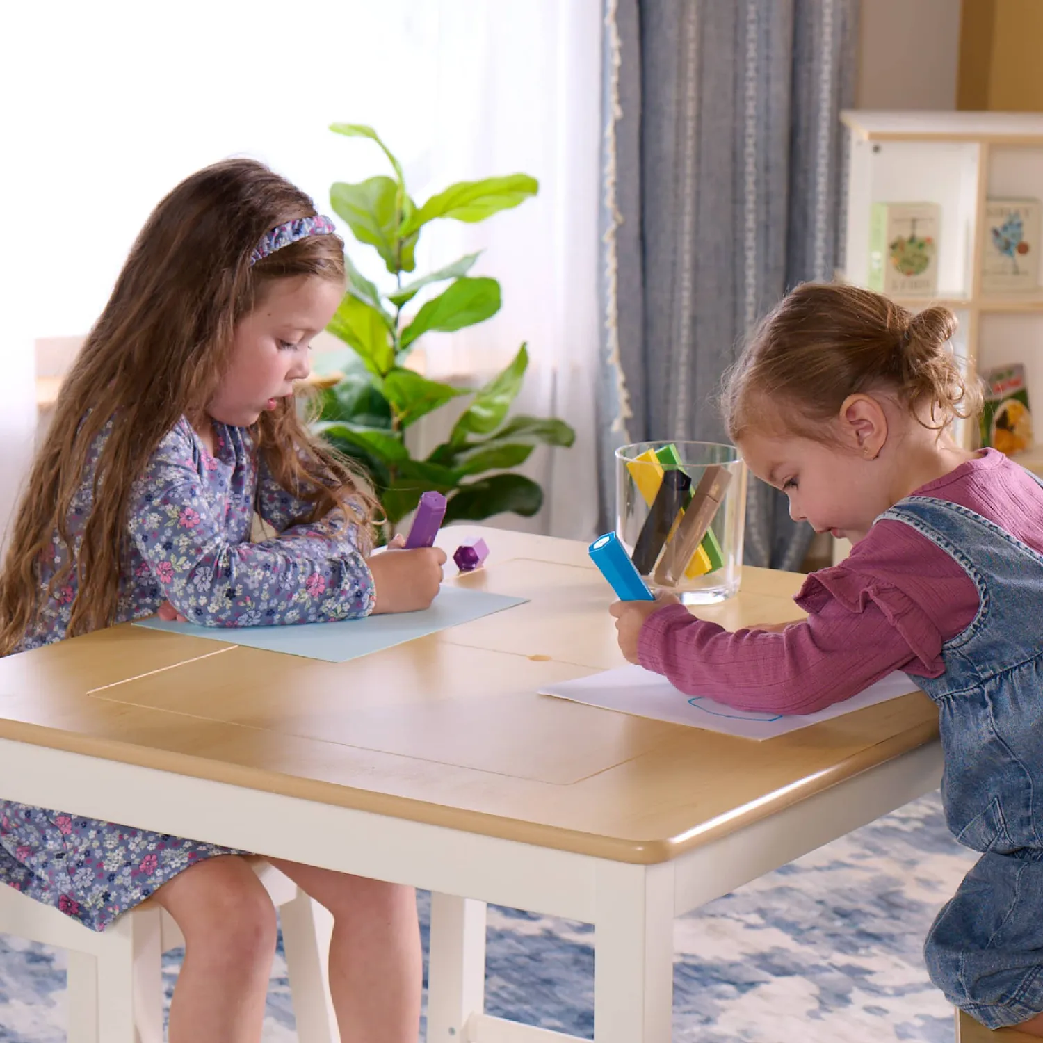 Guidecraft Sensory Activity Table speeltafel met krukken hout