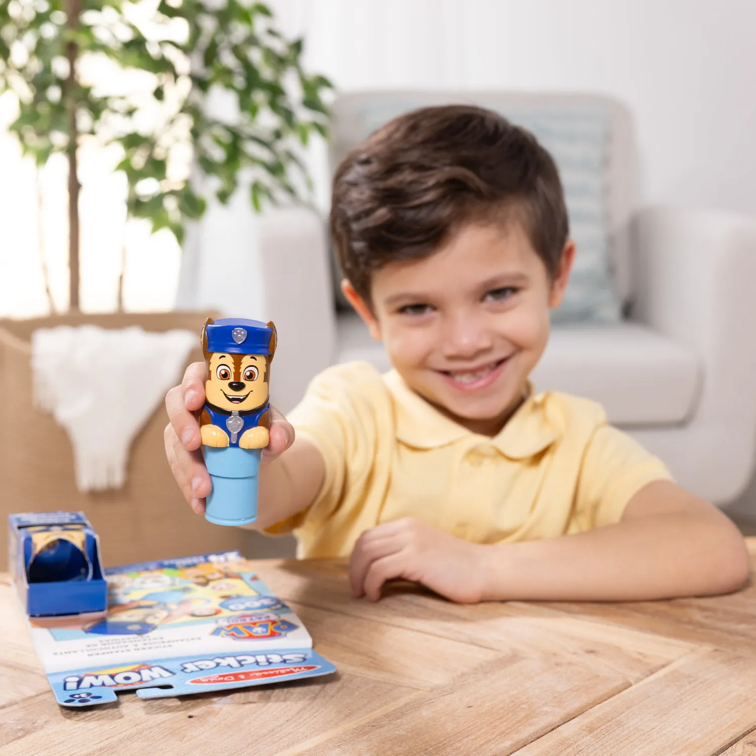 Melissa & Doug Sticker WOW! stickerboek Chase met stamper