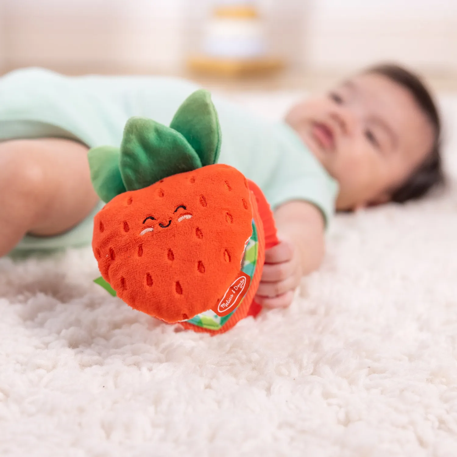 Melissa & Doug Peek-a-Boo Berry meeneemspeeltje aardbei