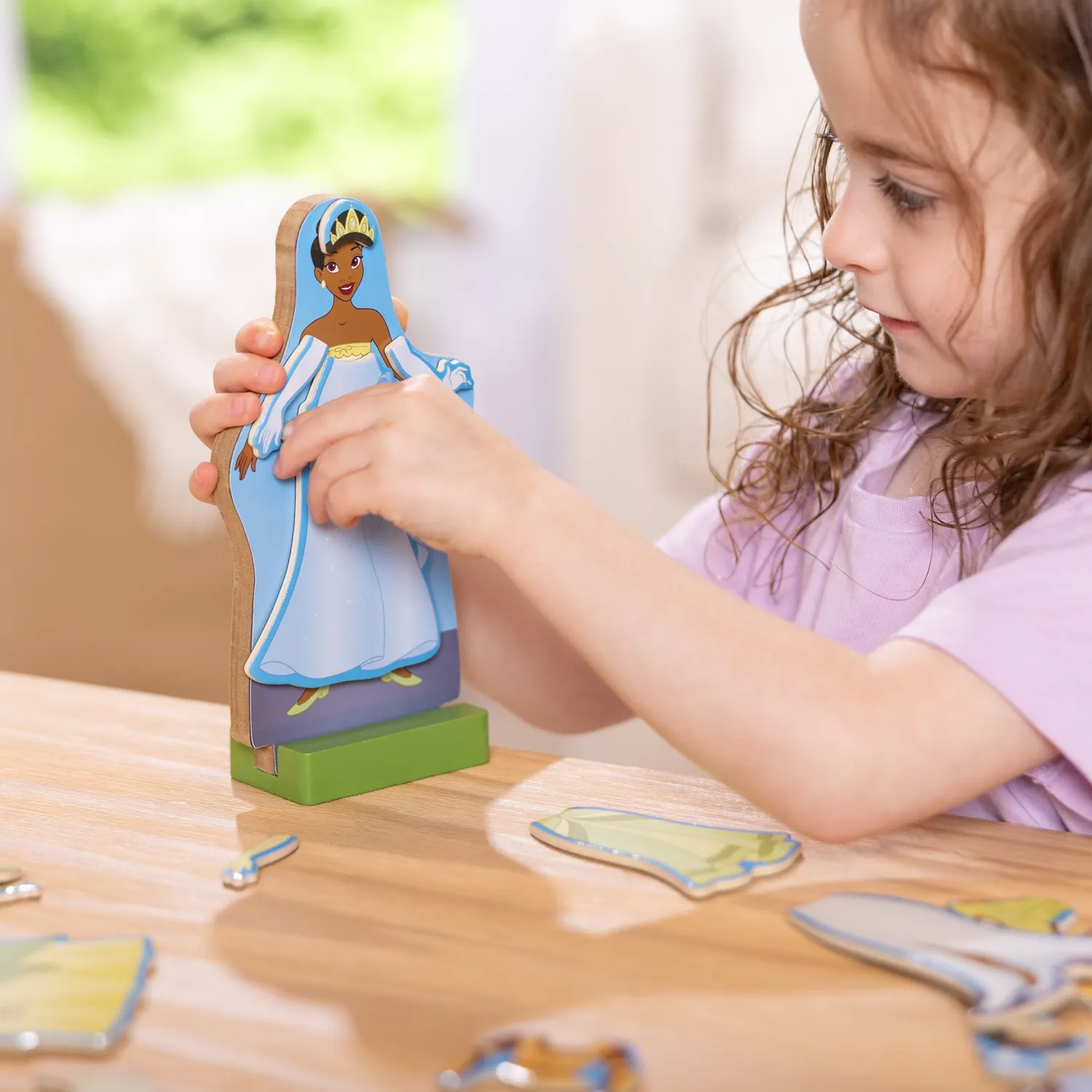 Melissa & Doug Disney Tiana magnetische aankleedpop 30-delig